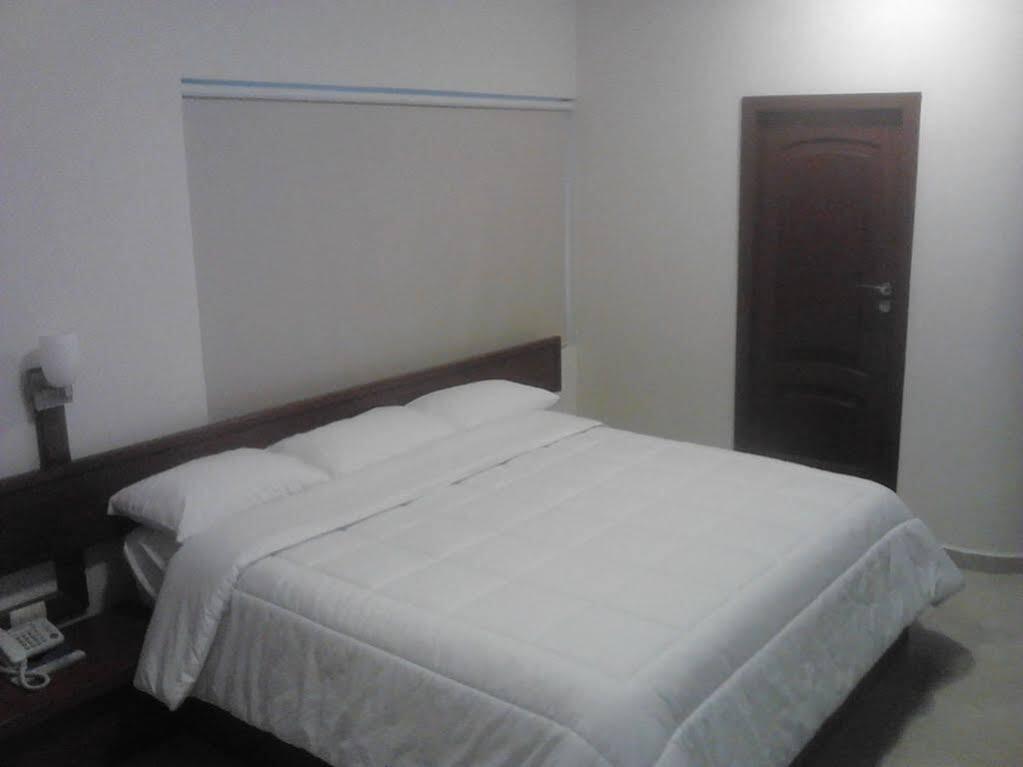 Monte Salerno Hotel&Suites Montemorelos Esterno foto